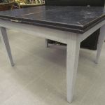 711 8197 DINING TABLE